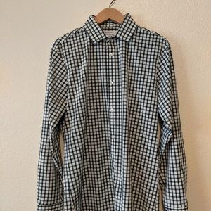 Long Sleeve Moisture-Wicking Dress Shirt